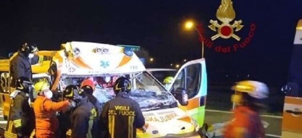 Foto d'archivio Scontro auto-moto, feriti un 39enne e il figlio di soli 8 anni: elitrasportati all’ospedale